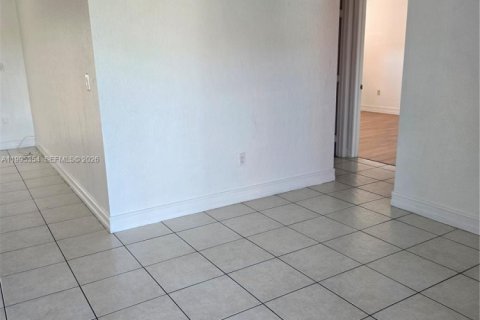 Apartamento en alquiler en Miami, Florida, 2 dormitorios, 91.6 m2 № 2058346 - foto 5