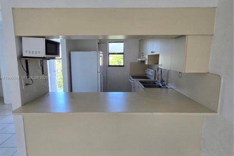 Apartamento en alquiler en Miami, Florida, 2 dormitorios, 91.6 m2 № 2058346 - foto 4