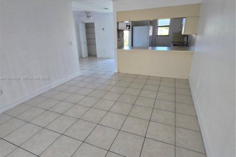 Apartamento en alquiler en Miami, Florida, 2 dormitorios, 91.6 m2 № 2058346 - foto 12