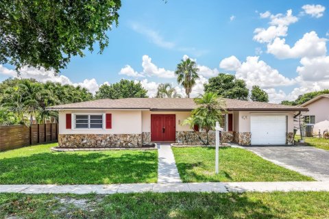 Villa ou maison à Pembroke Pines, Floride 3 chambres, 153.75 m2 № 2242210