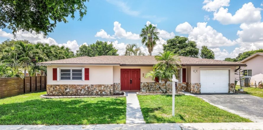 Villa ou maison à Pembroke Pines, Floride 3 chambres, 153.75 m2 № 2242210