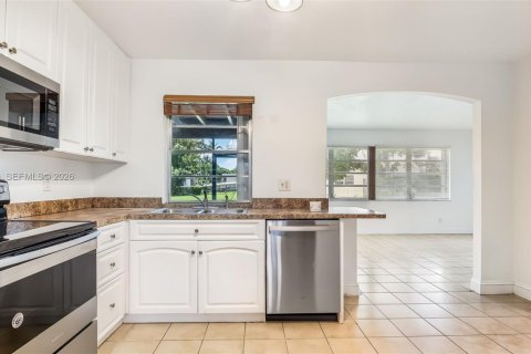 Villa ou maison à vendre à Pembroke Pines, Floride: 3 chambres, 153.75 m2 № 2242210 - photo 22