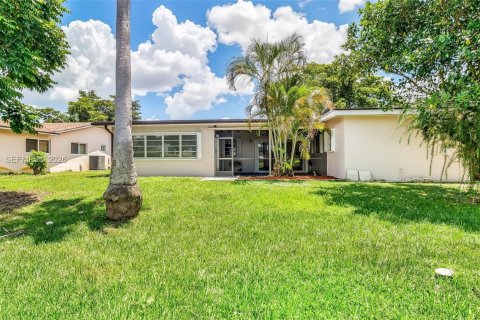 Villa ou maison à vendre à Pembroke Pines, Floride: 3 chambres, 153.75 m2 № 2242210 - photo 10