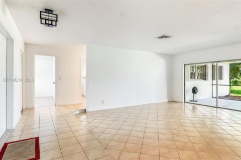 Villa ou maison à vendre à Pembroke Pines, Floride: 3 chambres, 153.75 m2 № 2242210 - photo 11