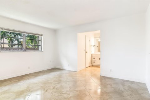 Villa ou maison à vendre à Pembroke Pines, Floride: 3 chambres, 153.75 m2 № 2242210 - photo 13