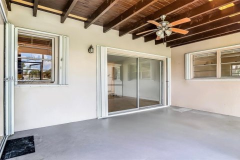 Villa ou maison à vendre à Pembroke Pines, Floride: 3 chambres, 153.75 m2 № 2242210 - photo 7