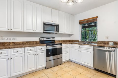 Villa ou maison à vendre à Pembroke Pines, Floride: 3 chambres, 153.75 m2 № 2242210 - photo 4