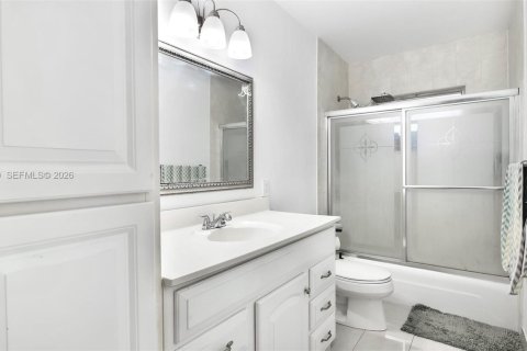 Villa ou maison à vendre à Pembroke Pines, Floride: 3 chambres, 153.75 m2 № 2242210 - photo 17