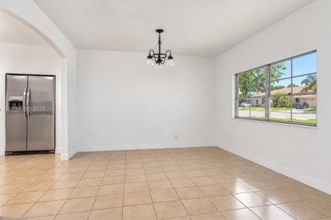 Villa ou maison à vendre à Pembroke Pines, Floride: 3 chambres, 153.75 m2 № 2242210 - photo 5