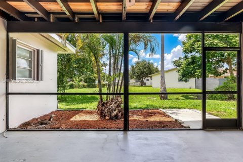 Villa ou maison à vendre à Pembroke Pines, Floride: 3 chambres, 153.75 m2 № 2242210 - photo 8