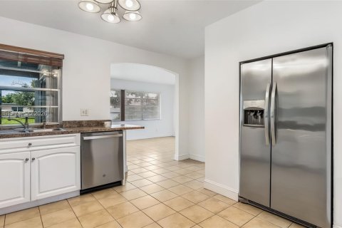 Villa ou maison à vendre à Pembroke Pines, Floride: 3 chambres, 153.75 m2 № 2242210 - photo 23
