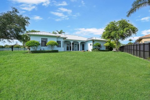 House in Palmetto Bay, Florida 5 bedrooms, 298.12 sq.m. № 2046529 - photo 4