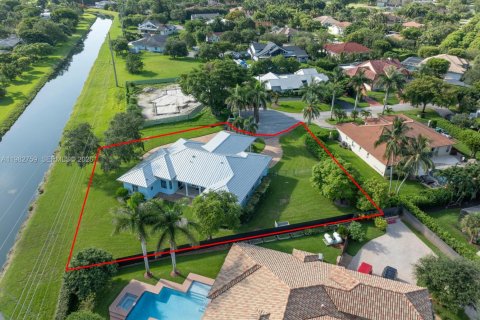 House in Palmetto Bay, Florida 5 bedrooms, 298.12 sq.m. № 2046529 - photo 17