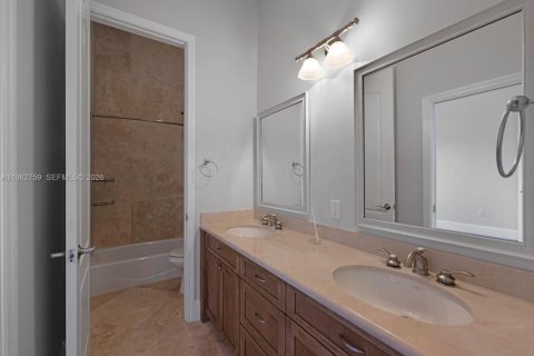 Villa ou maison à vendre à Palmetto Bay, Floride: 5 chambres, 298.12 m2 № 2046529 - photo 28