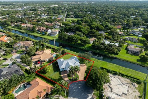 House in Palmetto Bay, Florida 5 bedrooms, 298.12 sq.m. № 2046529 - photo 15