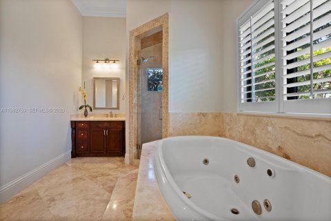 House in Palmetto Bay, Florida 5 bedrooms, 298.12 sq.m. № 2046529 - photo 14