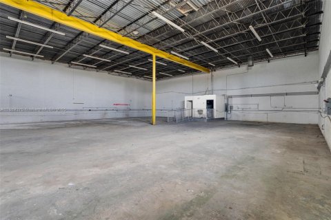 Immobilier commercial à vendre à Hialeah, Floride № 2158113 - photo 4