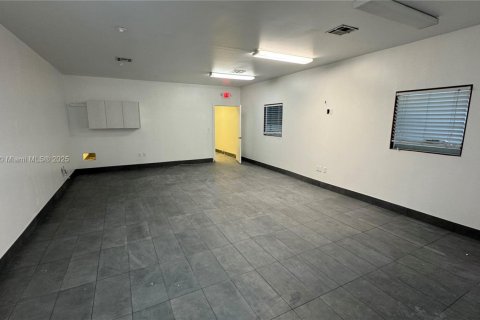 Immobilier commercial à vendre à Hialeah, Floride № 2158113 - photo 6