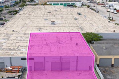 Immobilier commercial à Hialeah, Floride № 2158113