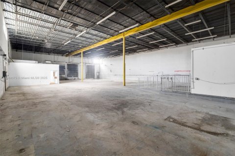 Immobilier commercial à vendre à Hialeah, Floride № 2158113 - photo 3