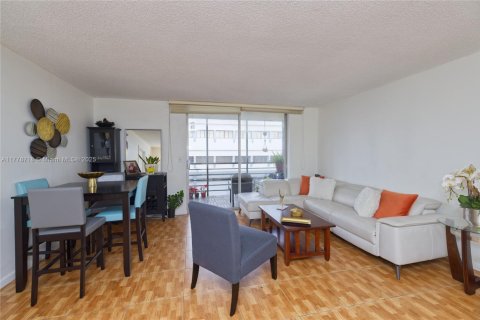 Condo in Miramar, Florida, 2 bedrooms  № 1868465 - photo 5