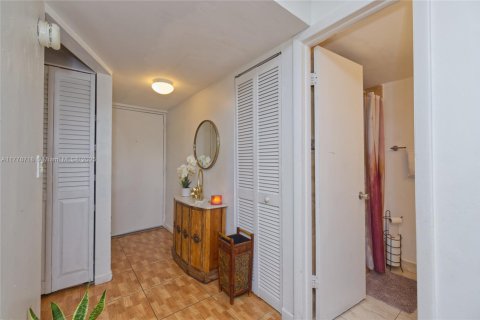Condo in Miramar, Florida, 2 bedrooms  № 1868465 - photo 10