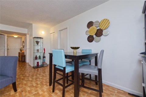 Condo in Miramar, Florida, 2 bedrooms  № 1868465 - photo 7