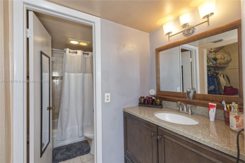 Condo in Miramar, Florida, 2 bedrooms  № 1868465 - photo 19