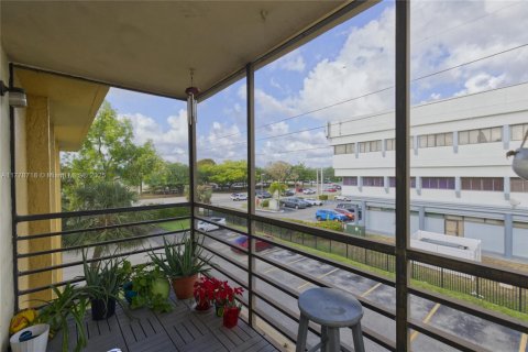 Condo in Miramar, Florida, 2 bedrooms  № 1868465 - photo 21