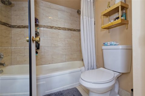 Condo in Miramar, Florida, 2 bedrooms  № 1868465 - photo 20