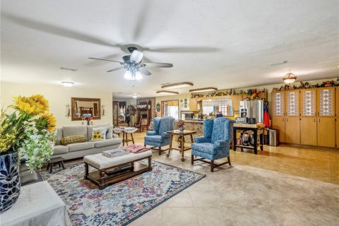 House in Trenton, Florida 3 bedrooms, 323.49 sq.m. № 1844331 - photo 11
