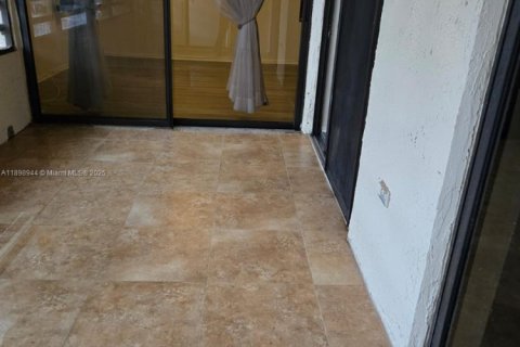 Снять в аренду кондоминиум в Майами, Флорида 3 спальни, 110.09м2, № 1952716 - фото 4