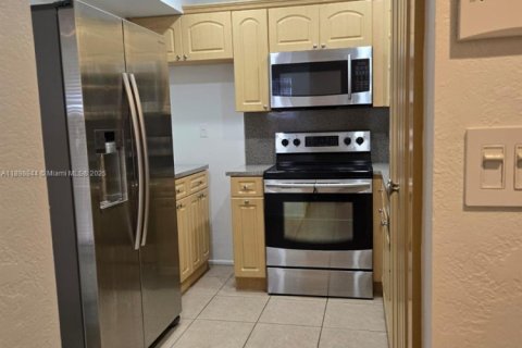 Снять в аренду кондоминиум в Майами, Флорида 3 спальни, 110.09м2, № 1952716 - фото 17