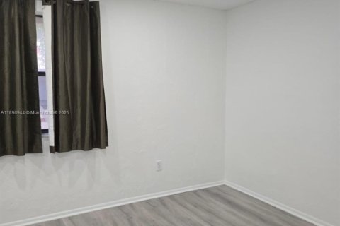 Снять в аренду кондоминиум в Майами, Флорида 3 спальни, 110.09м2, № 1952716 - фото 19