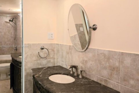 Снять в аренду кондоминиум в Майами, Флорида 3 спальни, 110.09м2, № 1952716 - фото 23