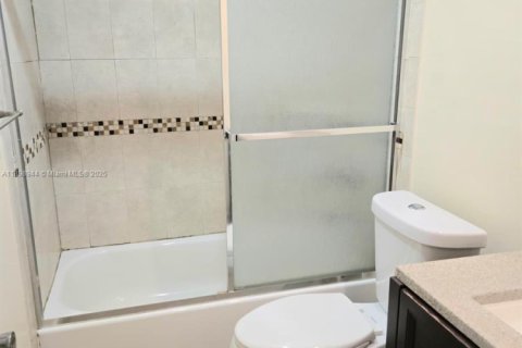 Снять в аренду кондоминиум в Майами, Флорида 3 спальни, 110.09м2, № 1952716 - фото 24