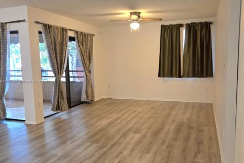 Снять в аренду кондоминиум в Майами, Флорида 3 спальни, 110.09м2, № 1952716 - фото 12