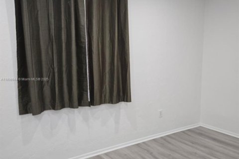 Снять в аренду кондоминиум в Майами, Флорида 3 спальни, 110.09м2, № 1952716 - фото 6
