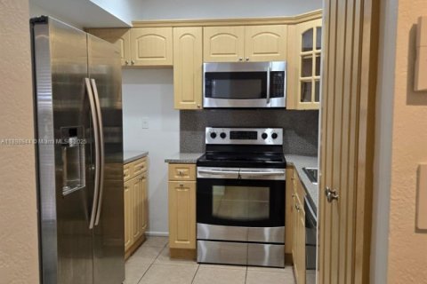 Снять в аренду кондоминиум в Майами, Флорида 3 спальни, 110.09м2, № 1952716 - фото 16