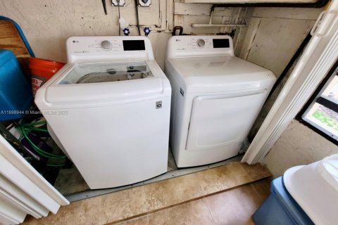 Снять в аренду кондоминиум в Майами, Флорида 3 спальни, 110.09м2, № 1952716 - фото 11