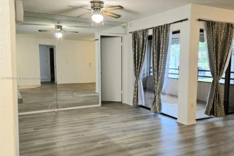 Снять в аренду кондоминиум в Майами, Флорида 3 спальни, 110.09м2, № 1952716 - фото 14