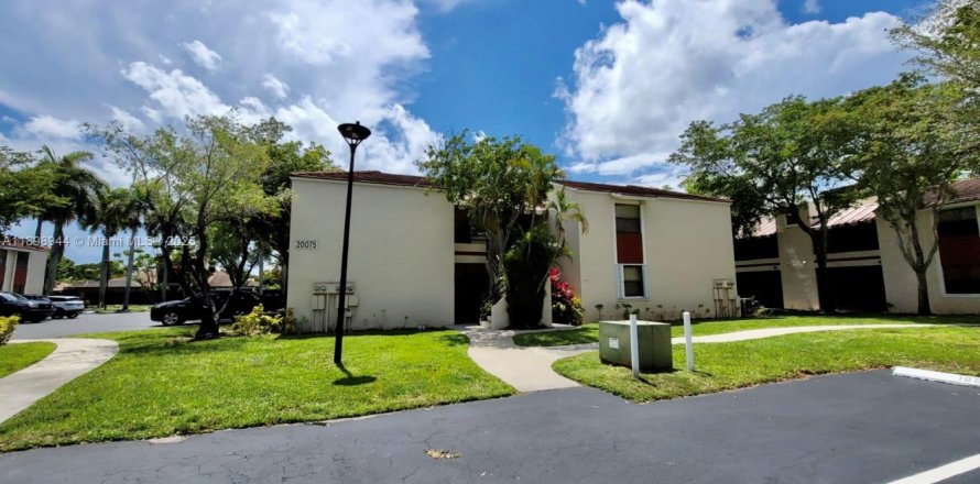 Кондоминиум с 3 спальнями в Майами, Флорида № 1952716