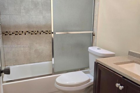 Снять в аренду кондоминиум в Майами, Флорида 3 спальни, 110.09м2, № 1952716 - фото 25