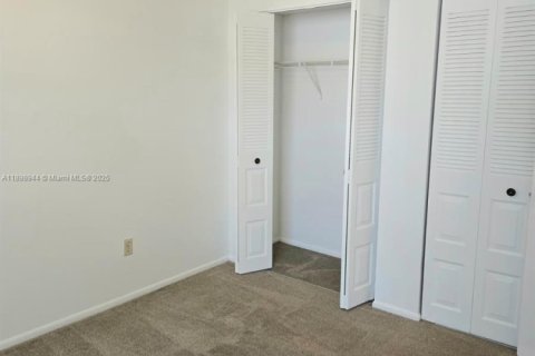 Снять в аренду кондоминиум в Майами, Флорида 3 спальни, 110.09м2, № 1952716 - фото 21