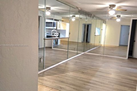 Снять в аренду кондоминиум в Майами, Флорида 3 спальни, 110.09м2, № 1952716 - фото 13