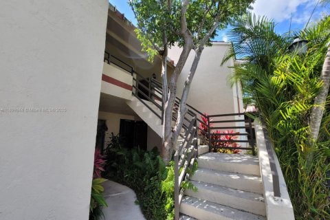 Снять в аренду кондоминиум в Майами, Флорида 3 спальни, 110.09м2, № 1952716 - фото 26