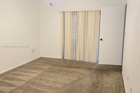 Снять в аренду кондоминиум в Майами, Флорида 3 спальни, 110.09м2, № 1952716 - фото 8