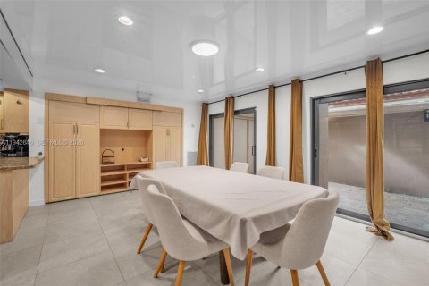 Townhouse in Hollywood, Florida 3 bedrooms, 229.47 sq.m. № 2000461 - photo 2