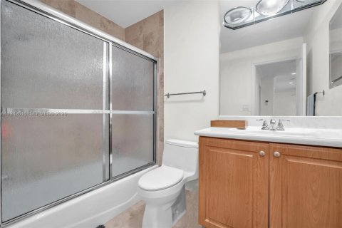 Townhouse in Hollywood, Florida 3 bedrooms, 229.47 sq.m. № 2000461 - photo 29