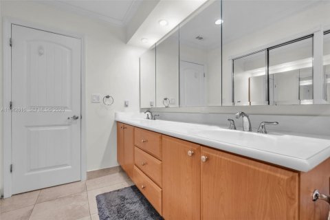 Townhouse in Hollywood, Florida 3 bedrooms, 229.47 sq.m. № 2000461 - photo 28